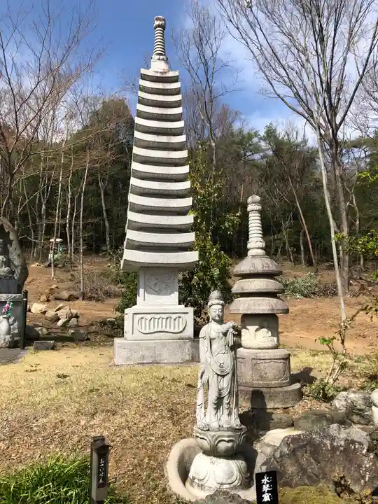 三毳不動尊の塔