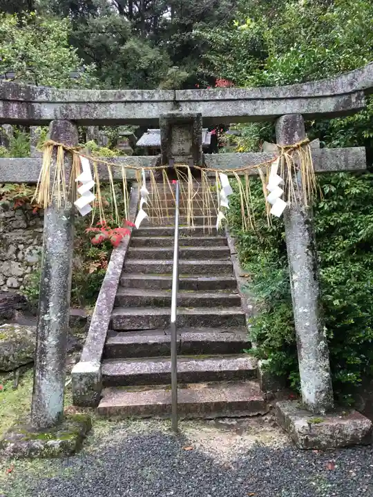石座神社の鳥居
