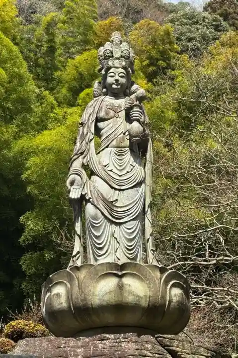 紹楽寺の{uncategorized: "未分類", other: "その他", undefined: "問題あり", building: "その他建物", grave: "お墓", sacred_gate: "鳥居", guardian: "狛犬", statue: "像", buddha: "仏像", history: "歴史", nature: "自然", garden: "庭園", animal: "動物", pagoda: "塔", temizu: "手水舎", mountain_gate: "山門・神門", sanctuary: "本殿・本堂", subordinate: "末社・摂社", art: "芸術", scenery: "景色", jizo: "地蔵", ema: "絵馬", goshuin: "御朱印", omikuji: "おみくじ", items: "授与品その他", amulet: "お守り", goshuincho: "御朱印帳", eats: "食事", festival: "お祭り", votive_dance: "神楽", shichigosan: "七五三参", wedding: "結婚式", experience: "体験その他", initially: "初詣", around: "周辺", anti_infection: "感染症対策"}