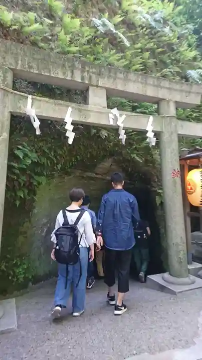 銭洗弁財天宇賀福神社の鳥居