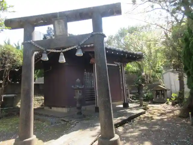 諏訪神社<新宮>の鳥居