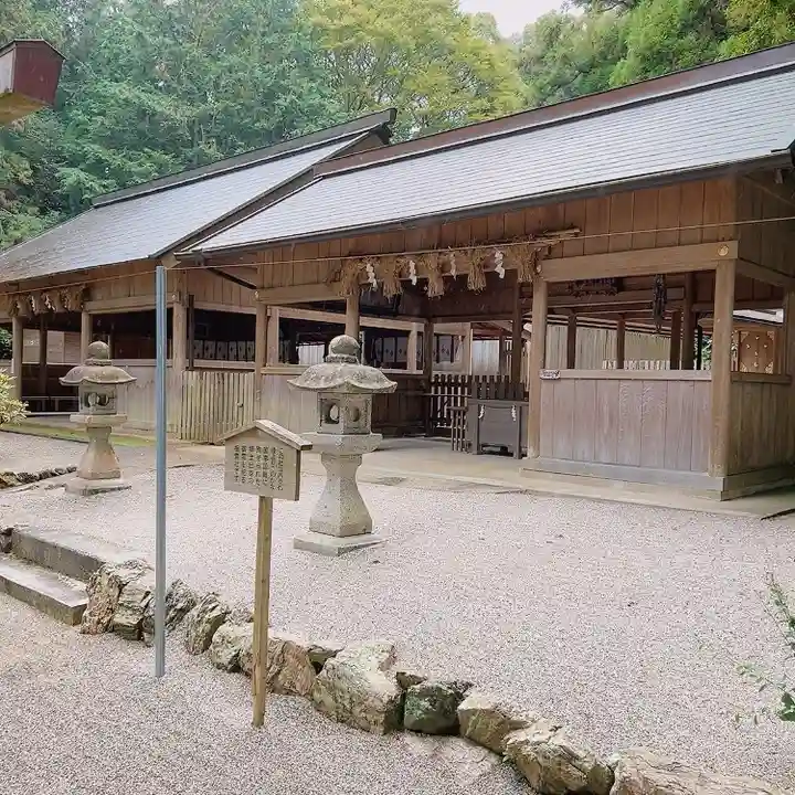 佐那神社の本殿・本堂