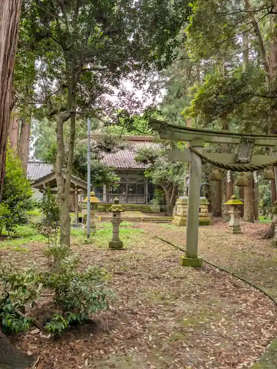 石部神社の{uncategorized: "未分類", other: "その他", undefined: "問題あり", building: "その他建物", grave: "お墓", sacred_gate: "鳥居", guardian: "狛犬", statue: "像", buddha: "仏像", history: "歴史", nature: "自然", garden: "庭園", animal: "動物", pagoda: "塔", temizu: "手水舎", mountain_gate: "山門・神門", sanctuary: "本殿・本堂", subordinate: "末社・摂社", art: "芸術", scenery: "景色", jizo: "地蔵", ema: "絵馬", goshuin: "御朱印", omikuji: "おみくじ", items: "授与品その他", amulet: "お守り", goshuincho: "御朱印帳", eats: "食事", festival: "お祭り", votive_dance: "神楽", shichigosan: "七五三参", wedding: "結婚式", experience: "体験その他", initially: "初詣", around: "周辺", anti_infection: "感染症対策"}