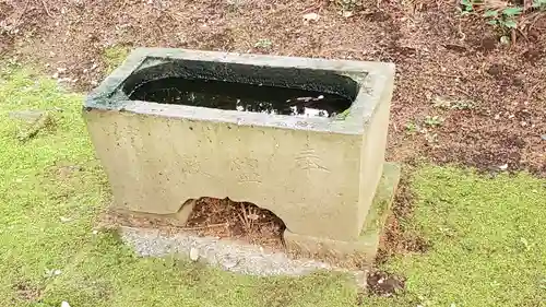 六所神社の手水舎