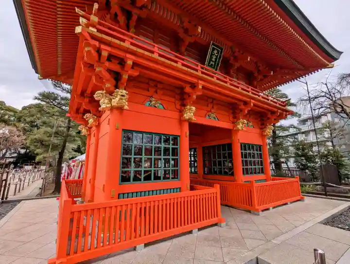 穴八幡宮の山門・神門