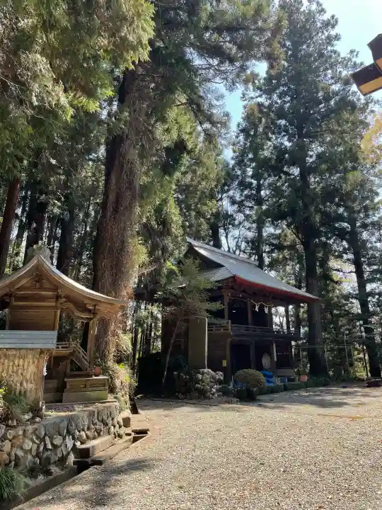 與瀬神社(与瀬神社)の{uncategorized: "未分類", other: "その他", undefined: "問題あり", building: "その他建物", grave: "お墓", sacred_gate: "鳥居", guardian: "狛犬", statue: "像", buddha: "仏像", history: "歴史", nature: "自然", garden: "庭園", animal: "動物", pagoda: "塔", temizu: "手水舎", mountain_gate: "山門・神門", sanctuary: "本殿・本堂", subordinate: "末社・摂社", art: "芸術", scenery: "景色", jizo: "地蔵", ema: "絵馬", goshuin: "御朱印", omikuji: "おみくじ", items: "授与品その他", amulet: "お守り", goshuincho: "御朱印帳", eats: "食事", festival: "お祭り", votive_dance: "神楽", shichigosan: "七五三参", wedding: "結婚式", experience: "体験その他", initially: "初詣", around: "周辺", anti_infection: "感染症対策"}