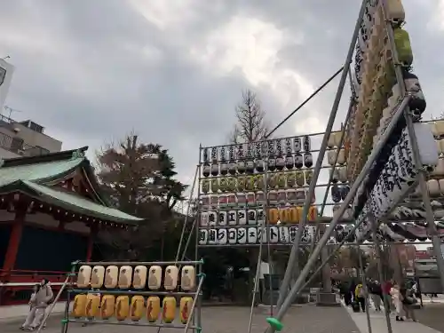 浅草神社の{uncategorized: "未分類", other: "その他", undefined: "問題あり", building: "その他建物", grave: "お墓", sacred_gate: "鳥居", guardian: "狛犬", statue: "像", buddha: "仏像", history: "歴史", nature: "自然", garden: "庭園", animal: "動物", pagoda: "塔", temizu: "手水舎", mountain_gate: "山門・神門", sanctuary: "本殿・本堂", subordinate: "末社・摂社", art: "芸術", scenery: "景色", jizo: "地蔵", ema: "絵馬", goshuin: "御朱印", omikuji: "おみくじ", items: "授与品その他", amulet: "お守り", goshuincho: "御朱印帳", eats: "食事", festival: "お祭り", votive_dance: "神楽", shichigosan: "七五三参", wedding: "結婚式", experience: "体験その他", initially: "初詣", around: "周辺", anti_infection: "感染症対策"}