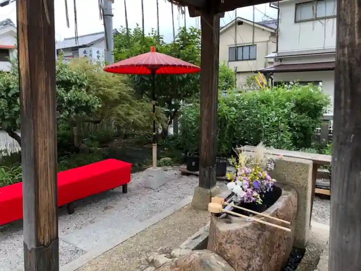 水堂須佐男神社の手水舎