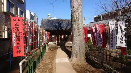 出世稲荷神社の本殿