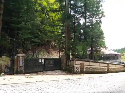 隨心院の{uncategorized: "未分類", other: "その他", undefined: "問題あり", building: "その他建物", grave: "お墓", sacred_gate: "鳥居", guardian: "狛犬", statue: "像", buddha: "仏像", history: "歴史", nature: "自然", garden: "庭園", animal: "動物", pagoda: "塔", temizu: "手水舎", mountain_gate: "山門・神門", sanctuary: "本殿・本堂", subordinate: "末社・摂社", art: "芸術", scenery: "景色", jizo: "地蔵", ema: "絵馬", goshuin: "御朱印", omikuji: "おみくじ", items: "授与品その他", amulet: "お守り", goshuincho: "御朱印帳", eats: "食事", festival: "お祭り", votive_dance: "神楽", shichigosan: "七五三参", wedding: "結婚式", experience: "体験その他", initially: "初詣", around: "周辺", anti_infection: "感染症対策"}