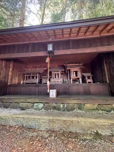 鎮神社の本殿