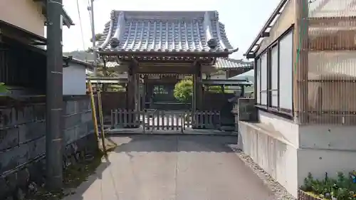 荘園寺の山門