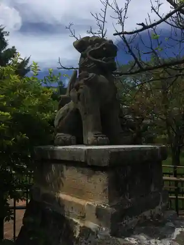 世持神社の狛犬