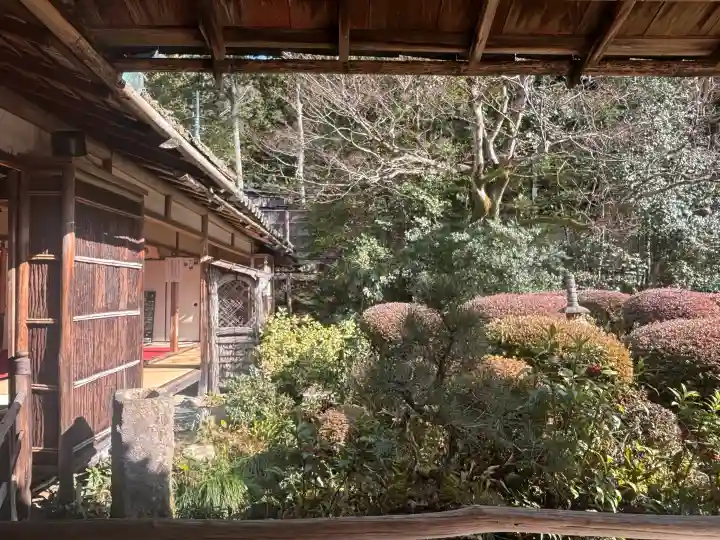 詩仙堂(丈山寺)の{uncategorized: "未分類", other: "その他", undefined: "問題あり", building: "その他建物", grave: "お墓", sacred_gate: "鳥居", guardian: "狛犬", statue: "像", buddha: "仏像", history: "歴史", nature: "自然", garden: "庭園", animal: "動物", pagoda: "塔", temizu: "手水舎", mountain_gate: "山門・神門", sanctuary: "本殿・本堂", subordinate: "末社・摂社", art: "芸術", scenery: "景色", jizo: "地蔵", ema: "絵馬", goshuin: "御朱印", omikuji: "おみくじ", items: "授与品その他", amulet: "お守り", goshuincho: "御朱印帳", eats: "食事", festival: "お祭り", votive_dance: "神楽", shichigosan: "七五三参", wedding: "結婚式", experience: "体験その他", initially: "初詣", around: "周辺", anti_infection: "感染症対策"}