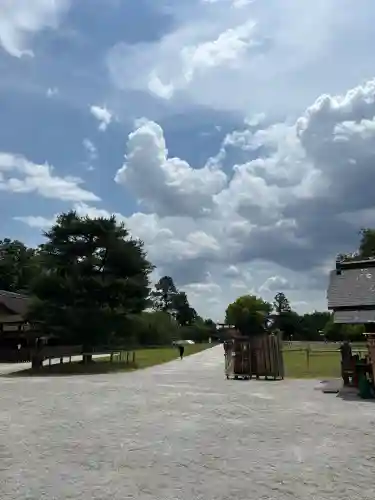 賀茂別雷神社（上賀茂神社）の{uncategorized: "未分類", other: "その他", undefined: "問題あり", building: "その他建物", grave: "お墓", sacred_gate: "鳥居", guardian: "狛犬", statue: "像", buddha: "仏像", history: "歴史", nature: "自然", garden: "庭園", animal: "動物", pagoda: "塔", temizu: "手水舎", mountain_gate: "山門・神門", sanctuary: "本殿・本堂", subordinate: "末社・摂社", art: "芸術", scenery: "景色", jizo: "地蔵", ema: "絵馬", goshuin: "御朱印", omikuji: "おみくじ", items: "授与品その他", amulet: "お守り", goshuincho: "御朱印帳", eats: "食事", festival: "お祭り", votive_dance: "神楽", shichigosan: "七五三参", wedding: "結婚式", experience: "体験その他", initially: "初詣", around: "周辺", anti_infection: "感染症対策"}