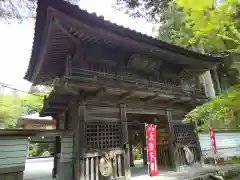 日石寺の山門