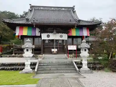 埼玉厄除け開運大師・龍泉寺（切り絵御朱印発祥の寺）の本殿・本堂