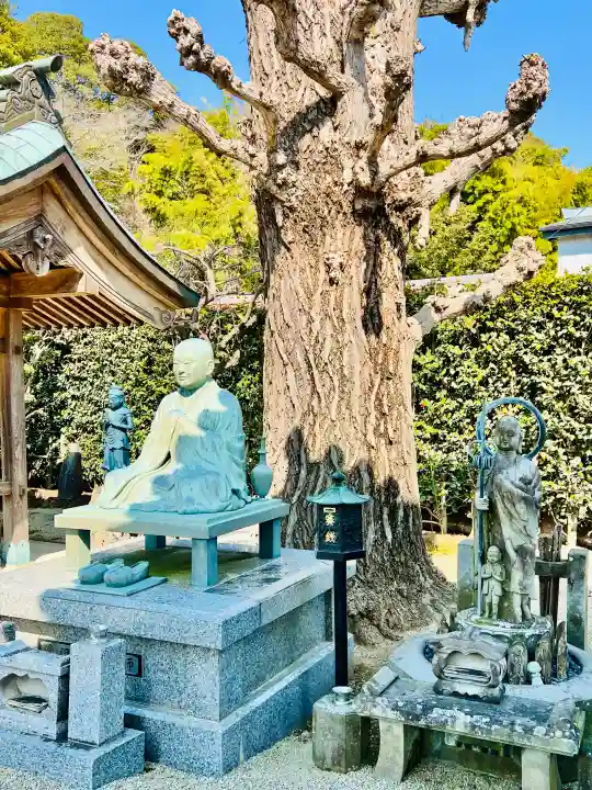 龍泉寺(龍頭不動尊)の{uncategorized: "未分類", other: "その他", undefined: "問題あり", building: "その他建物", grave: "お墓", sacred_gate: "鳥居", guardian: "狛犬", statue: "像", buddha: "仏像", history: "歴史", nature: "自然", garden: "庭園", animal: "動物", pagoda: "塔", temizu: "手水舎", mountain_gate: "山門・神門", sanctuary: "本殿・本堂", subordinate: "末社・摂社", art: "芸術", scenery: "景色", jizo: "地蔵", ema: "絵馬", goshuin: "御朱印", omikuji: "おみくじ", items: "授与品その他", amulet: "お守り", goshuincho: "御朱印帳", eats: "食事", festival: "お祭り", votive_dance: "神楽", shichigosan: "七五三参", wedding: "結婚式", experience: "体験その他", initially: "初詣", around: "周辺", anti_infection: "感染症対策"}