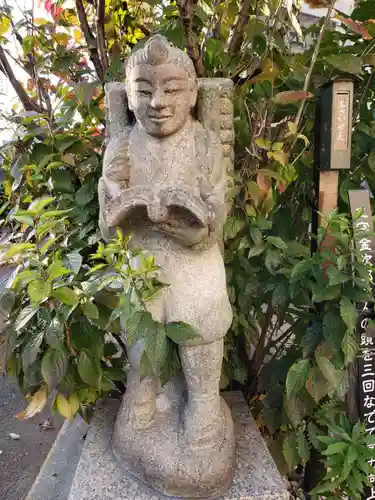 八津御嶽神社の像