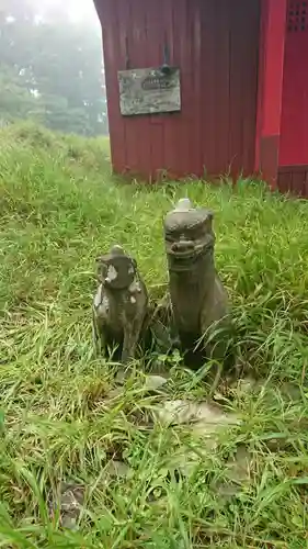 三国神社の像