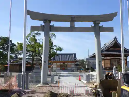 南明治八幡社の鳥居