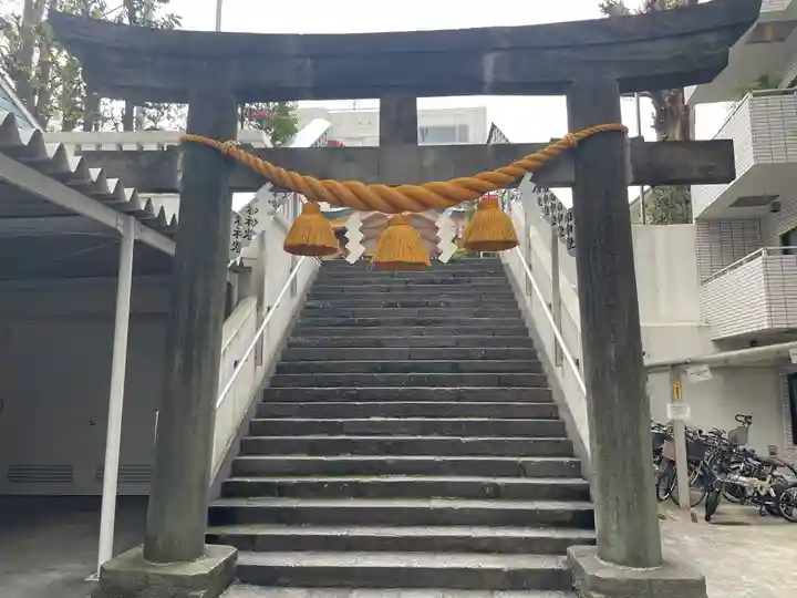 高輪神社の鳥居