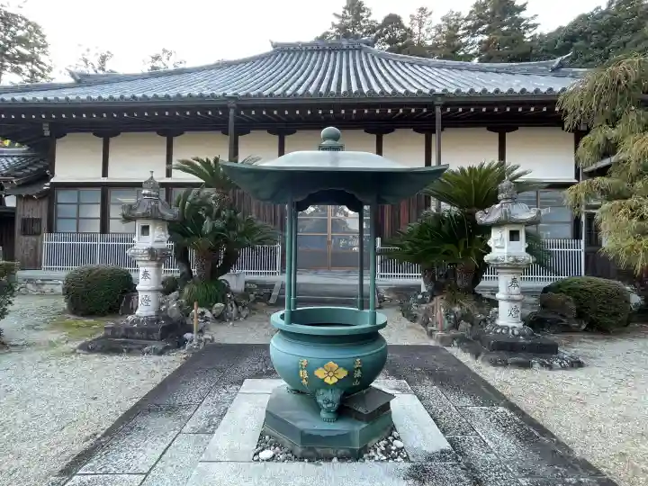 浄眼寺の{uncategorized: "未分類", other: "その他", undefined: "問題あり", building: "その他建物", grave: "お墓", sacred_gate: "鳥居", guardian: "狛犬", statue: "像", buddha: "仏像", history: "歴史", nature: "自然", garden: "庭園", animal: "動物", pagoda: "塔", temizu: "手水舎", mountain_gate: "山門・神門", sanctuary: "本殿・本堂", subordinate: "末社・摂社", art: "芸術", scenery: "景色", jizo: "地蔵", ema: "絵馬", goshuin: "御朱印", omikuji: "おみくじ", items: "授与品その他", amulet: "お守り", goshuincho: "御朱印帳", eats: "食事", festival: "お祭り", votive_dance: "神楽", shichigosan: "七五三参", wedding: "結婚式", experience: "体験その他", initially: "初詣", around: "周辺", anti_infection: "感染症対策"}