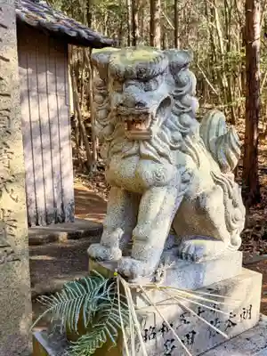 野間山神社の狛犬