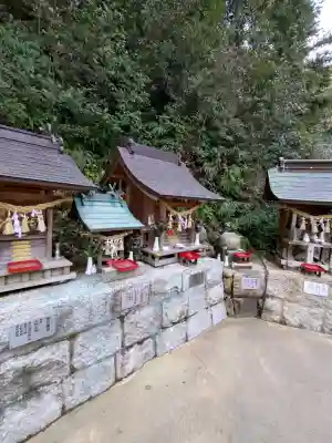 大頭神社の{uncategorized: "未分類", other: "その他", undefined: "問題あり", building: "その他建物", grave: "お墓", sacred_gate: "鳥居", guardian: "狛犬", statue: "像", buddha: "仏像", history: "歴史", nature: "自然", garden: "庭園", animal: "動物", pagoda: "塔", temizu: "手水舎", mountain_gate: "山門・神門", sanctuary: "本殿・本堂", subordinate: "末社・摂社", art: "芸術", scenery: "景色", jizo: "地蔵", ema: "絵馬", goshuin: "御朱印", omikuji: "おみくじ", items: "授与品その他", amulet: "お守り", goshuincho: "御朱印帳", eats: "食事", festival: "お祭り", votive_dance: "神楽", shichigosan: "七五三参", wedding: "結婚式", experience: "体験その他", initially: "初詣", around: "周辺", anti_infection: "感染症対策"}