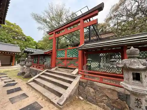 氷室神社の{uncategorized: "未分類", other: "その他", undefined: "問題あり", building: "その他建物", grave: "お墓", sacred_gate: "鳥居", guardian: "狛犬", statue: "像", buddha: "仏像", history: "歴史", nature: "自然", garden: "庭園", animal: "動物", pagoda: "塔", temizu: "手水舎", mountain_gate: "山門・神門", sanctuary: "本殿・本堂", subordinate: "末社・摂社", art: "芸術", scenery: "景色", jizo: "地蔵", ema: "絵馬", goshuin: "御朱印", omikuji: "おみくじ", items: "授与品その他", amulet: "お守り", goshuincho: "御朱印帳", eats: "食事", festival: "お祭り", votive_dance: "神楽", shichigosan: "七五三参", wedding: "結婚式", experience: "体験その他", initially: "初詣", around: "周辺", anti_infection: "感染症対策"}
