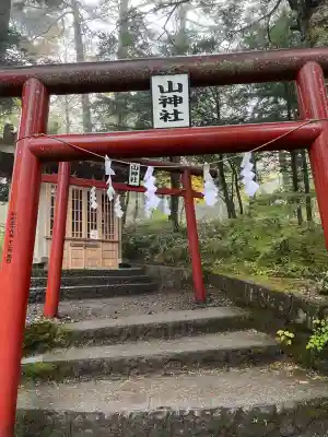 新屋山神社奥宮(山梨県)