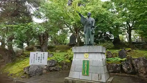 上杉神社の像