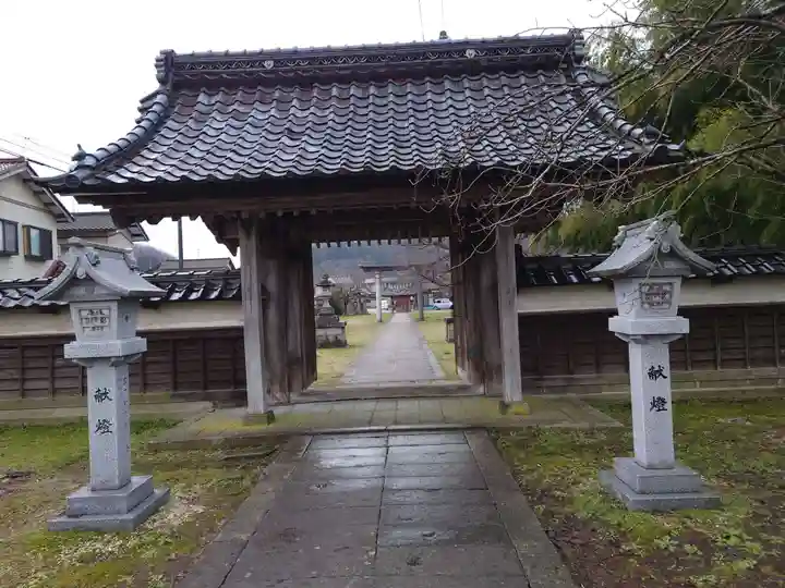 守りの神 藤基神社の山門・神門