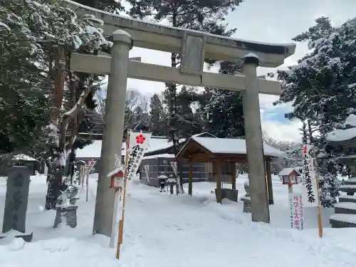 小平潟天満宮の{uncategorized: "未分類", other: "その他", undefined: "問題あり", building: "その他建物", grave: "お墓", sacred_gate: "鳥居", guardian: "狛犬", statue: "像", buddha: "仏像", history: "歴史", nature: "自然", garden: "庭園", animal: "動物", pagoda: "塔", temizu: "手水舎", mountain_gate: "山門・神門", sanctuary: "本殿・本堂", subordinate: "末社・摂社", art: "芸術", scenery: "景色", jizo: "地蔵", ema: "絵馬", goshuin: "御朱印", omikuji: "おみくじ", items: "授与品その他", amulet: "お守り", goshuincho: "御朱印帳", eats: "食事", festival: "お祭り", votive_dance: "神楽", shichigosan: "七五三参", wedding: "結婚式", experience: "体験その他", initially: "初詣", around: "周辺", anti_infection: "感染症対策"}