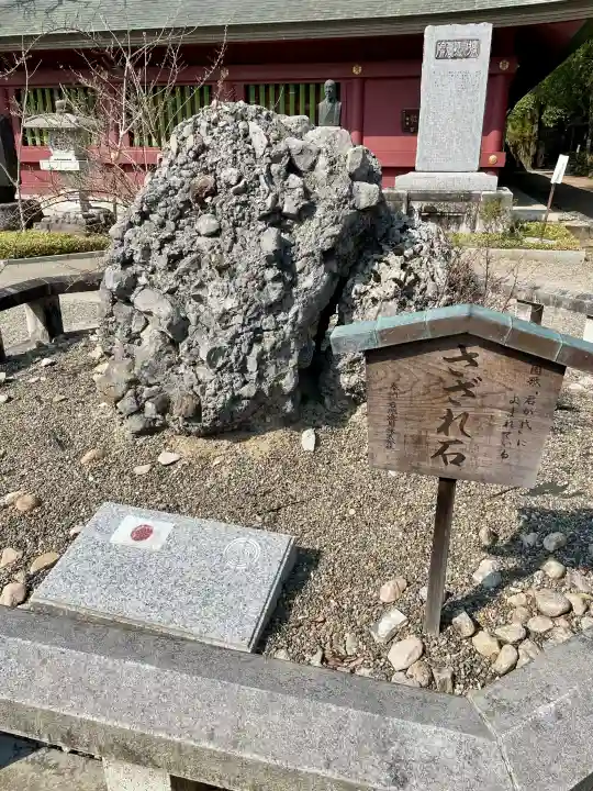 笠間稲荷神社の{uncategorized: "未分類", other: "その他", undefined: "問題あり", building: "その他建物", grave: "お墓", sacred_gate: "鳥居", guardian: "狛犬", statue: "像", buddha: "仏像", history: "歴史", nature: "自然", garden: "庭園", animal: "動物", pagoda: "塔", temizu: "手水舎", mountain_gate: "山門・神門", sanctuary: "本殿・本堂", subordinate: "末社・摂社", art: "芸術", scenery: "景色", jizo: "地蔵", ema: "絵馬", goshuin: "御朱印", omikuji: "おみくじ", items: "授与品その他", amulet: "お守り", goshuincho: "御朱印帳", eats: "食事", festival: "お祭り", votive_dance: "神楽", shichigosan: "七五三参", wedding: "結婚式", experience: "体験その他", initially: "初詣", around: "周辺", anti_infection: "感染症対策"}