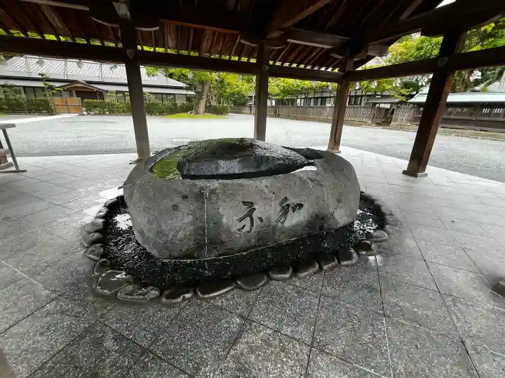 宗像大社の{uncategorized: "未分類", other: "その他", undefined: "問題あり", building: "その他建物", grave: "お墓", sacred_gate: "鳥居", guardian: "狛犬", statue: "像", buddha: "仏像", history: "歴史", nature: "自然", garden: "庭園", animal: "動物", pagoda: "塔", temizu: "手水舎", mountain_gate: "山門・神門", sanctuary: "本殿・本堂", subordinate: "末社・摂社", art: "芸術", scenery: "景色", jizo: "地蔵", ema: "絵馬", goshuin: "御朱印", omikuji: "おみくじ", items: "授与品その他", amulet: "お守り", goshuincho: "御朱印帳", eats: "食事", festival: "お祭り", votive_dance: "神楽", shichigosan: "七五三参", wedding: "結婚式", experience: "体験その他", initially: "初詣", around: "周辺", anti_infection: "感染症対策"}