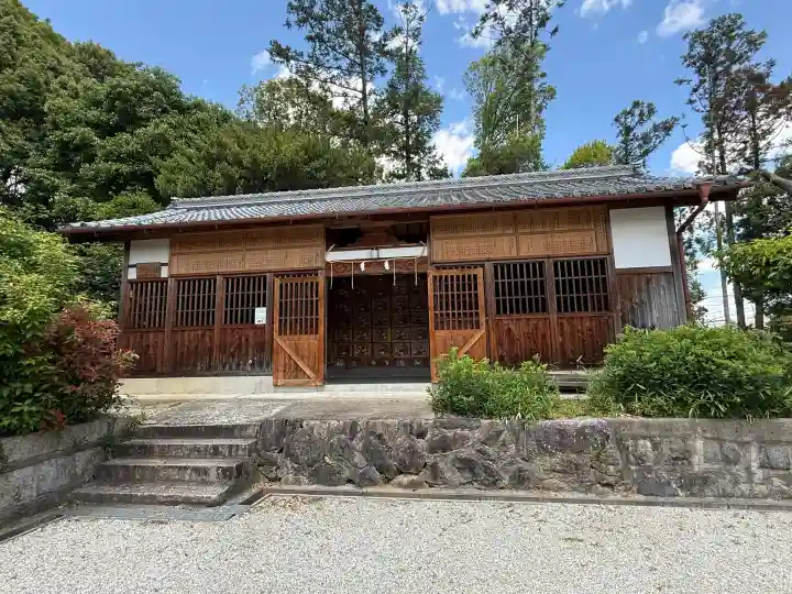 長尾神社の{uncategorized: "未分類", other: "その他", undefined: "問題あり", building: "その他建物", grave: "お墓", sacred_gate: "鳥居", guardian: "狛犬", statue: "像", buddha: "仏像", history: "歴史", nature: "自然", garden: "庭園", animal: "動物", pagoda: "塔", temizu: "手水舎", mountain_gate: "山門・神門", sanctuary: "本殿・本堂", subordinate: "末社・摂社", art: "芸術", scenery: "景色", jizo: "地蔵", ema: "絵馬", goshuin: "御朱印", omikuji: "おみくじ", items: "授与品その他", amulet: "お守り", goshuincho: "御朱印帳", eats: "食事", festival: "お祭り", votive_dance: "神楽", shichigosan: "七五三参", wedding: "結婚式", experience: "体験その他", initially: "初詣", around: "周辺", anti_infection: "感染症対策"}