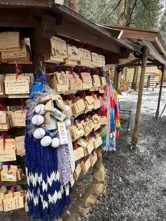 諏訪大社の{uncategorized: "未分類", other: "その他", undefined: "問題あり", building: "その他建物", grave: "お墓", sacred_gate: "鳥居", guardian: "狛犬", statue: "像", buddha: "仏像", history: "歴史", nature: "自然", garden: "庭園", animal: "動物", pagoda: "塔", temizu: "手水舎", mountain_gate: "山門・神門", sanctuary: "本殿・本堂", subordinate: "末社・摂社", art: "芸術", scenery: "景色", jizo: "地蔵", ema: "絵馬", goshuin: "御朱印", omikuji: "おみくじ", items: "授与品その他", amulet: "お守り", goshuincho: "御朱印帳", eats: "食事", festival: "お祭り", votive_dance: "神楽", shichigosan: "七五三参", wedding: "結婚式", experience: "体験その他", initially: "初詣", around: "周辺", anti_infection: "感染症対策"}