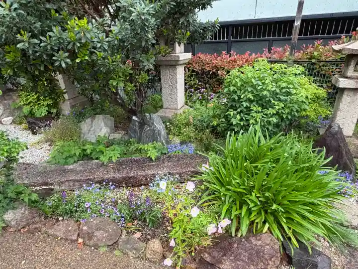 水堂須佐男神社の{uncategorized: "未分類", other: "その他", undefined: "問題あり", building: "その他建物", grave: "お墓", sacred_gate: "鳥居", guardian: "狛犬", statue: "像", buddha: "仏像", history: "歴史", nature: "自然", garden: "庭園", animal: "動物", pagoda: "塔", temizu: "手水舎", mountain_gate: "山門・神門", sanctuary: "本殿・本堂", subordinate: "末社・摂社", art: "芸術", scenery: "景色", jizo: "地蔵", ema: "絵馬", goshuin: "御朱印", omikuji: "おみくじ", items: "授与品その他", amulet: "お守り", goshuincho: "御朱印帳", eats: "食事", festival: "お祭り", votive_dance: "神楽", shichigosan: "七五三参", wedding: "結婚式", experience: "体験その他", initially: "初詣", around: "周辺", anti_infection: "感染症対策"}