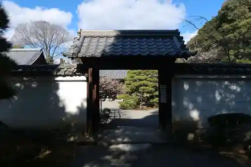 理性院の山門