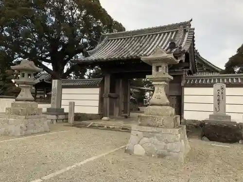 朝田寺の山門