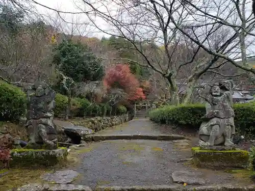 岩戸寺の像