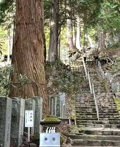 日光二荒山神社の{uncategorized: "未分類", other: "その他", undefined: "問題あり", building: "その他建物", grave: "お墓", sacred_gate: "鳥居", guardian: "狛犬", statue: "像", buddha: "仏像", history: "歴史", nature: "自然", garden: "庭園", animal: "動物", pagoda: "塔", temizu: "手水舎", mountain_gate: "山門・神門", sanctuary: "本殿・本堂", subordinate: "末社・摂社", art: "芸術", scenery: "景色", jizo: "地蔵", ema: "絵馬", goshuin: "御朱印", omikuji: "おみくじ", items: "授与品その他", amulet: "お守り", goshuincho: "御朱印帳", eats: "食事", festival: "お祭り", votive_dance: "神楽", shichigosan: "七五三参", wedding: "結婚式", experience: "体験その他", initially: "初詣", around: "周辺", anti_infection: "感染症対策"}