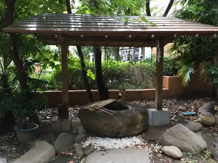 新橋鹽竃神社の手水舎