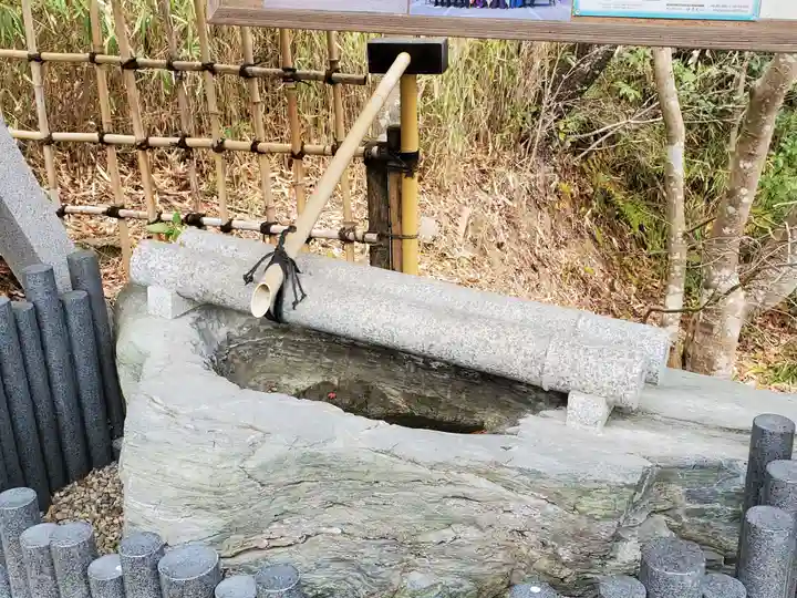 鍬渓神社の手水舎