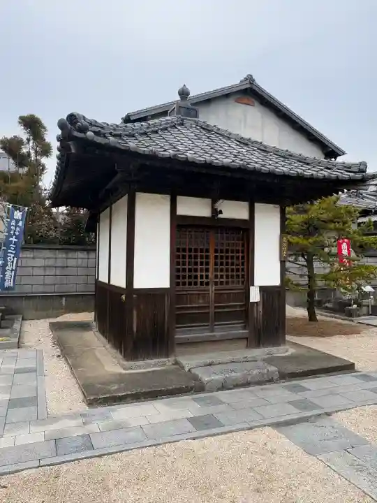 高野山今治別院の{uncategorized: "未分類", other: "その他", undefined: "問題あり", building: "その他建物", grave: "お墓", sacred_gate: "鳥居", guardian: "狛犬", statue: "像", buddha: "仏像", history: "歴史", nature: "自然", garden: "庭園", animal: "動物", pagoda: "塔", temizu: "手水舎", mountain_gate: "山門・神門", sanctuary: "本殿・本堂", subordinate: "末社・摂社", art: "芸術", scenery: "景色", jizo: "地蔵", ema: "絵馬", goshuin: "御朱印", omikuji: "おみくじ", items: "授与品その他", amulet: "お守り", goshuincho: "御朱印帳", eats: "食事", festival: "お祭り", votive_dance: "神楽", shichigosan: "七五三参", wedding: "結婚式", experience: "体験その他", initially: "初詣", around: "周辺", anti_infection: "感染症対策"}