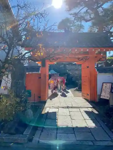 金剛寺（八坂庚申堂）の山門・神門