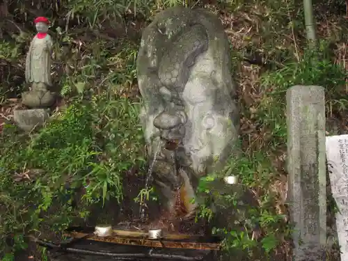 磯山弁財天の手水舎