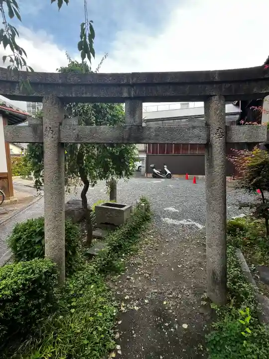 萬年寺(万年寺)の{uncategorized: "未分類", other: "その他", undefined: "問題あり", building: "その他建物", grave: "お墓", sacred_gate: "鳥居", guardian: "狛犬", statue: "像", buddha: "仏像", history: "歴史", nature: "自然", garden: "庭園", animal: "動物", pagoda: "塔", temizu: "手水舎", mountain_gate: "山門・神門", sanctuary: "本殿・本堂", subordinate: "末社・摂社", art: "芸術", scenery: "景色", jizo: "地蔵", ema: "絵馬", goshuin: "御朱印", omikuji: "おみくじ", items: "授与品その他", amulet: "お守り", goshuincho: "御朱印帳", eats: "食事", festival: "お祭り", votive_dance: "神楽", shichigosan: "七五三参", wedding: "結婚式", experience: "体験その他", initially: "初詣", around: "周辺", anti_infection: "感染症対策"}