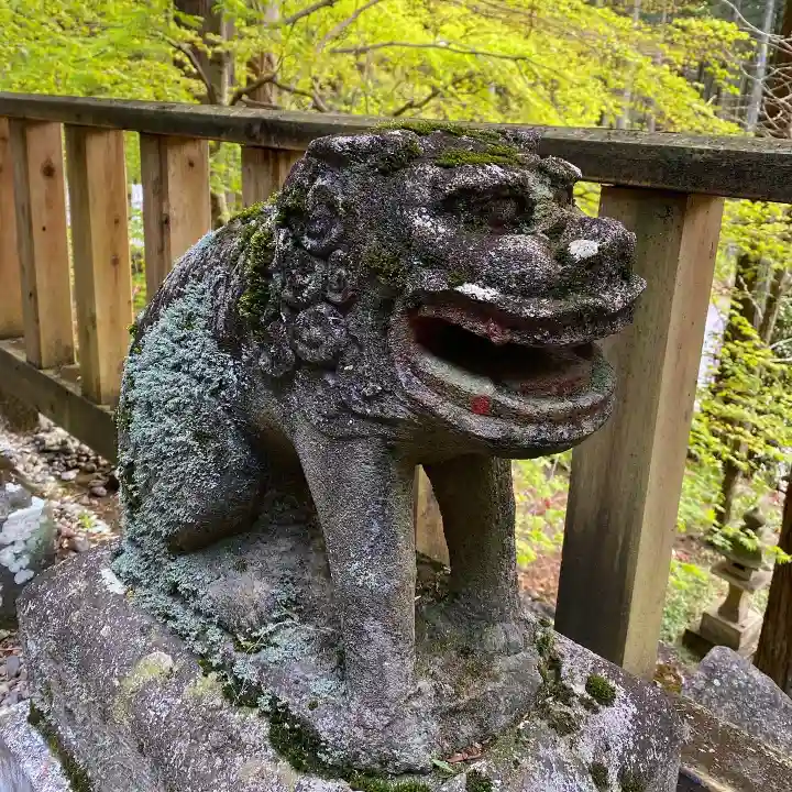 日光大室高龗神社の狛犬